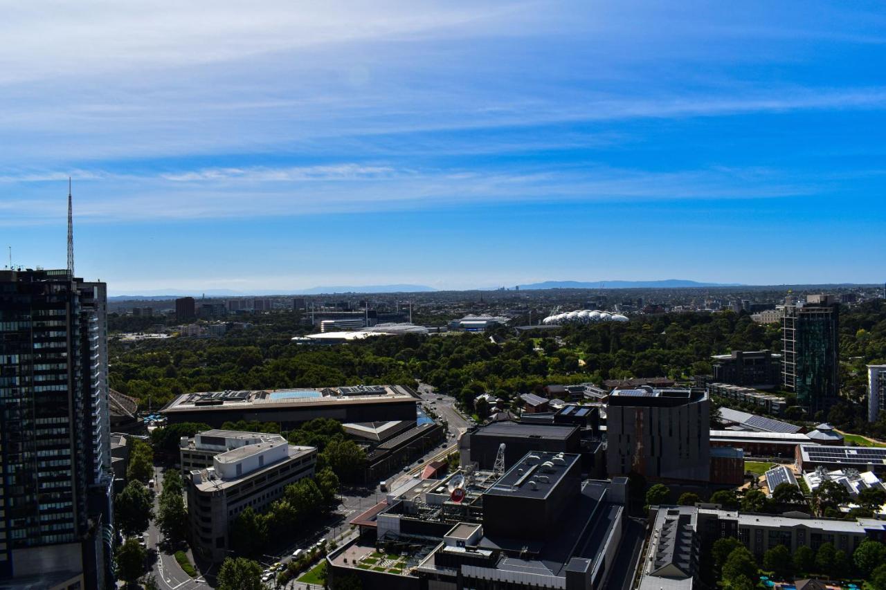 Deluxe 3 Bedroom Apartment In Southbank — Photos 3